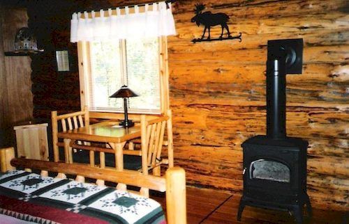 Silverwolf Log Chalets Coram Екстериор снимка
