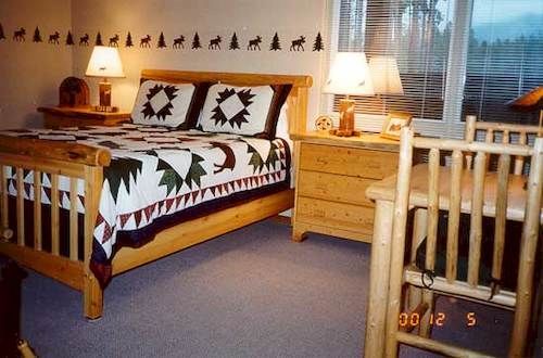 Silverwolf Log Chalets Coram Екстериор снимка